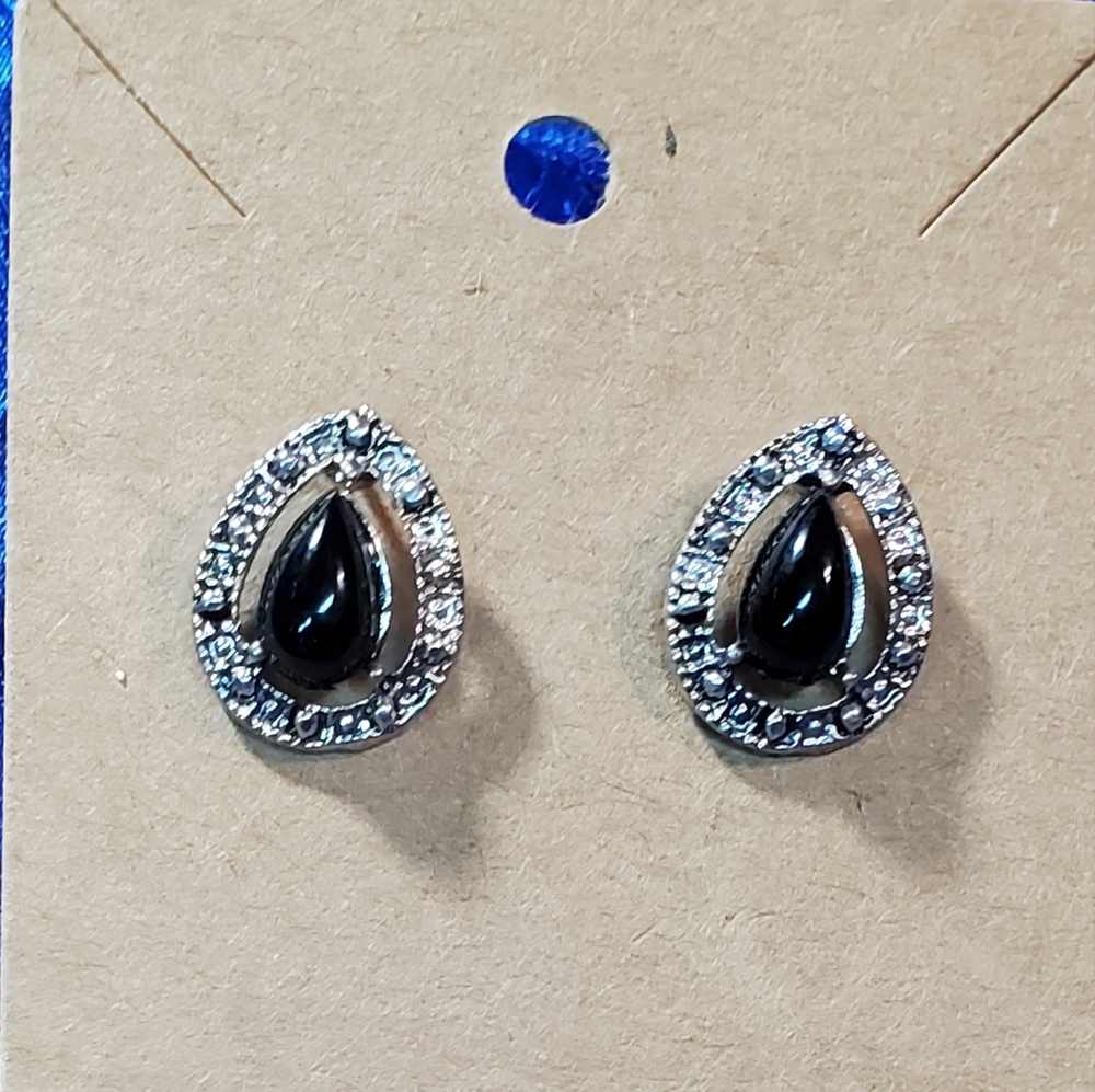 Stunning Teadrop Earrings. Silver holding a luscious black stone.